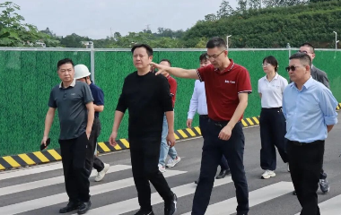 三江新區(qū)（臨港經(jīng)開區(qū)）黨工委委員、南溪經(jīng)開區(qū)管委會主任李勇率隊(duì)調(diào)研遠(yuǎn)東股份宜賓智能產(chǎn)業(yè)園